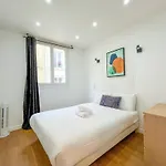 Urban Flat 18 - Charming 2bdr Parisian Apartment *