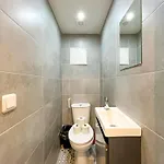 Urban Flat 18 - Charming 2bdr Parisian Paris