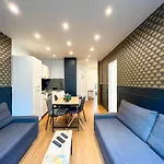 Urban Flat 18 - Charming 2bdr Parisian * Παρίσι