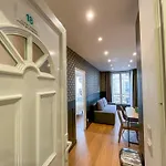 Urban Flat 18 - Charming 2bdr Parisian Διαμέρισμα *