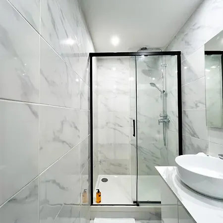 Urban Flat 18 - Charming 2bdr Parisian Appartement *